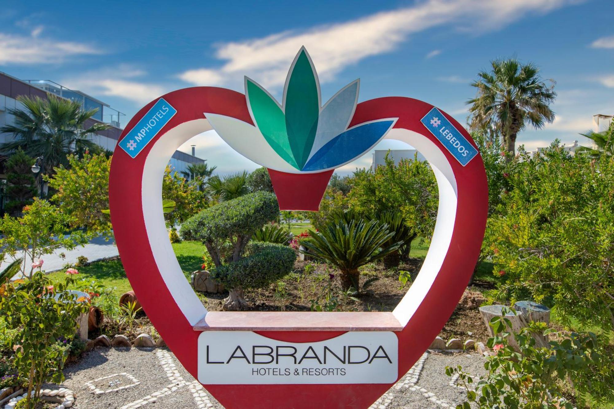 Labranda Lebedos Princess Seferihisar Bagian luar foto